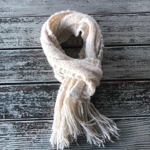 Express Chunky Cream Scarf